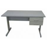 Mesa de Trabalho com 3 Gavetas